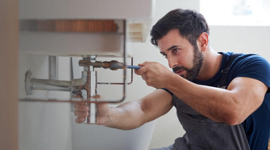 Expert burst pipe repair services in Charlotte, TX